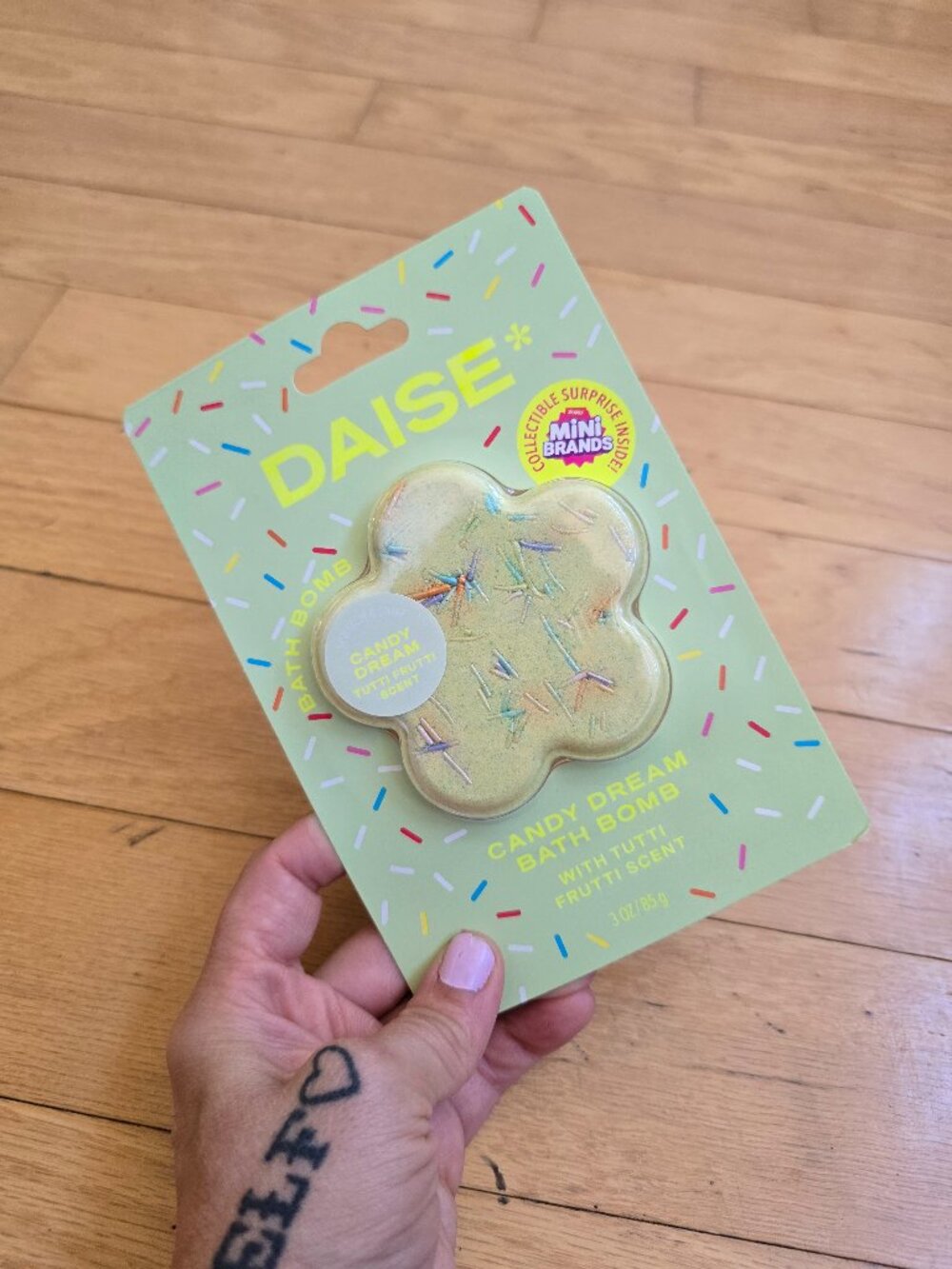 DAISE | Zuru Mini Brands Candy Dream Green Flower Shaped Fizzy Bath Bomb